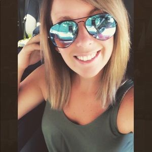 Meet your Posher, Caitlin